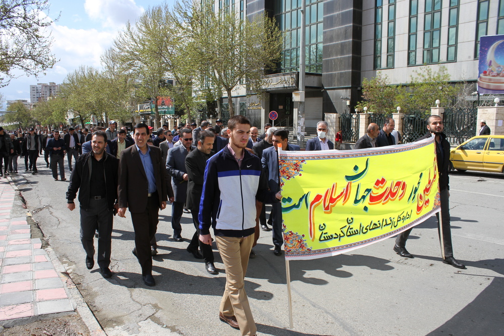حضور مدیرکل و کارکنان اداره کل زندان های استان کردستان در راهپیمایی روزجهانی قدس