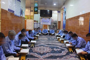 دقایقی با قرآن در زندان دشتی