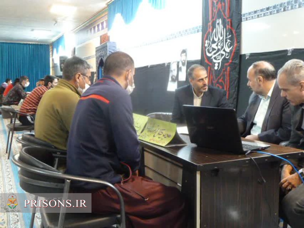 دیدار چهره‌به‌چهره مدیرکل زندان‌های استان مرکزی با زندانیان