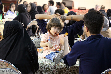 تصویر / ضیافت افطاری مددجویان زندان مرکزی یزد در کنار خانواده