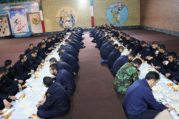 محفل انس با قرآن و ضیافت افطاری ویژه سربازان وظیفه ندامتگاه کرج برگزار شد