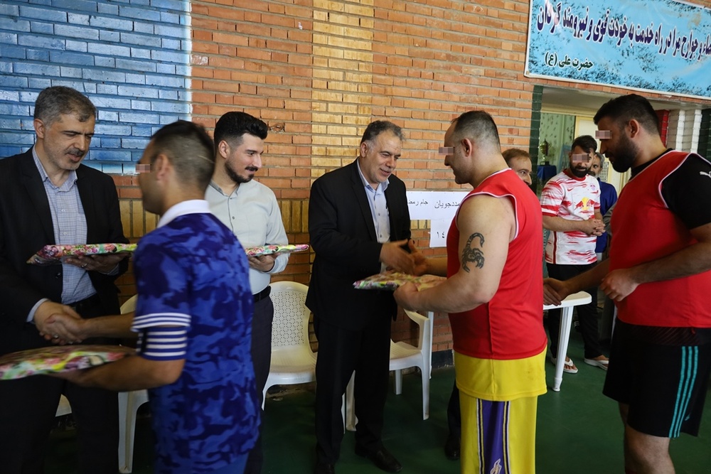 مددجویان برتر مسابقات جام رمضان در ندامتگاه تهران بزرگ تقدیر شدند