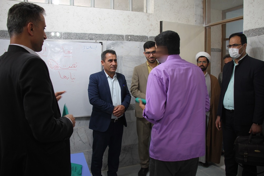 بازدید معاون سوادآموزی اداره کل آموزش و پرورش استان  از زندان مرکزی بوشهر