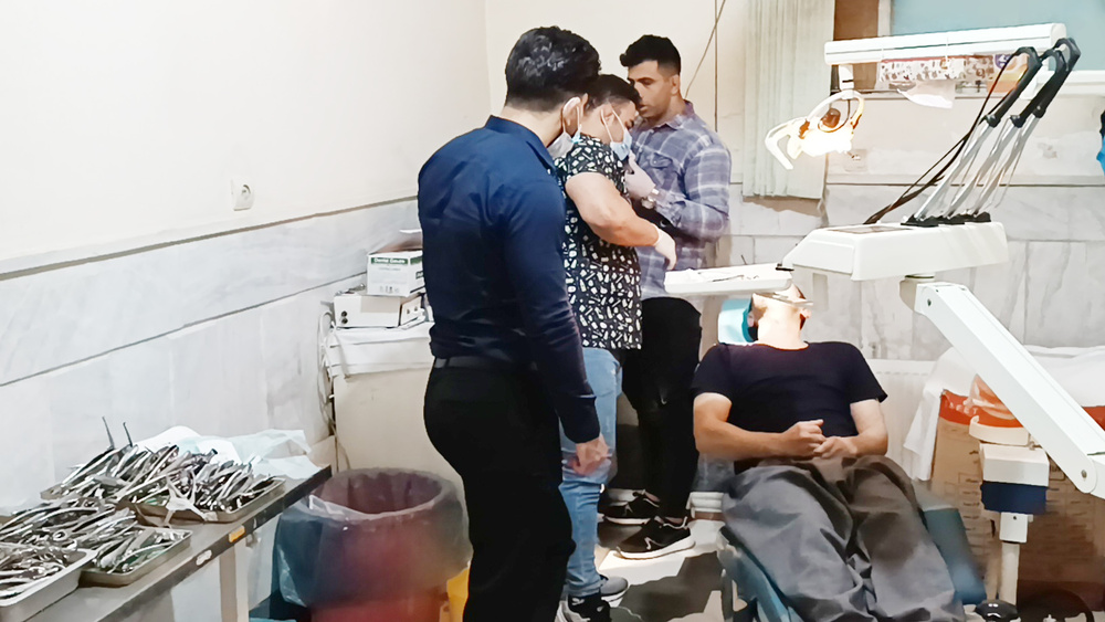 خدمات رایگان دندانپزشکی گروه جهادی در زندان مرکزی کرمانشاه