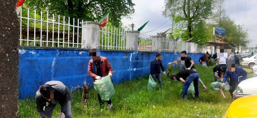 زندانیان داوطلبانه حاشیه زندان مرکزی رشت را پاکسازی کردند