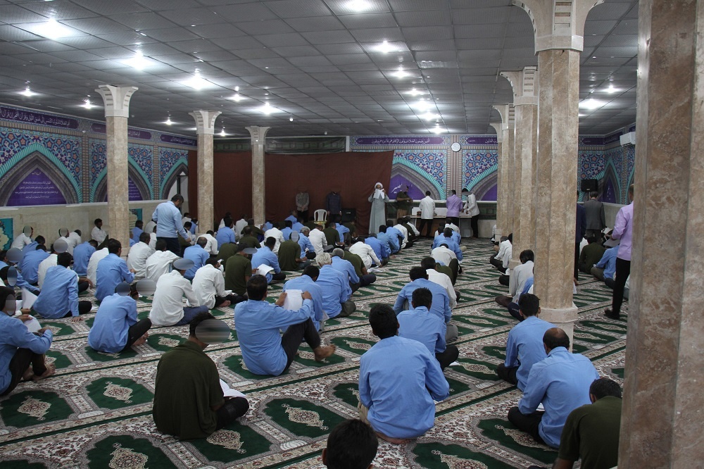 شرکت ۶۷۷ نفر از زندانیان  زندان مرکزی بوشهر مسابقه بزرگ تفسیر سوره یس 
