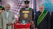 نشان خادمی مسجد مقدس جمکران به رئیس سازمان زندان‌ها اهداء شد