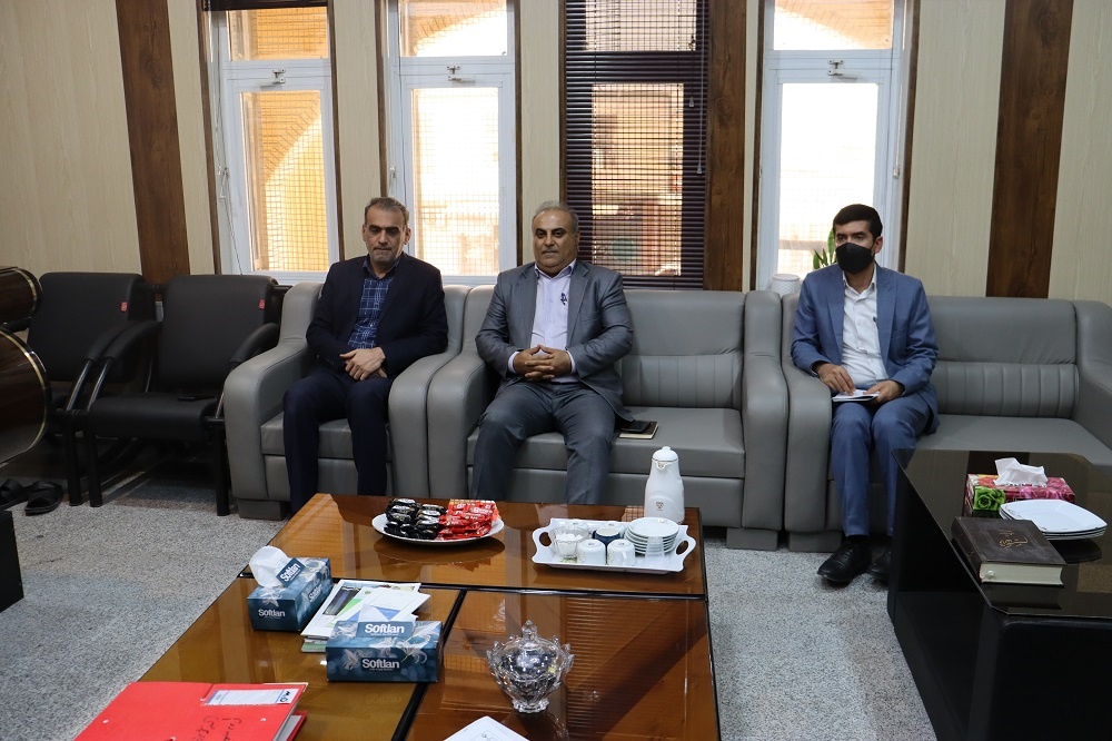 دیدار سرپرست اردوگاه حرفه آموزی و کار درمانی با دادستان و رئیس دادگستری شهرستان   دشتستان