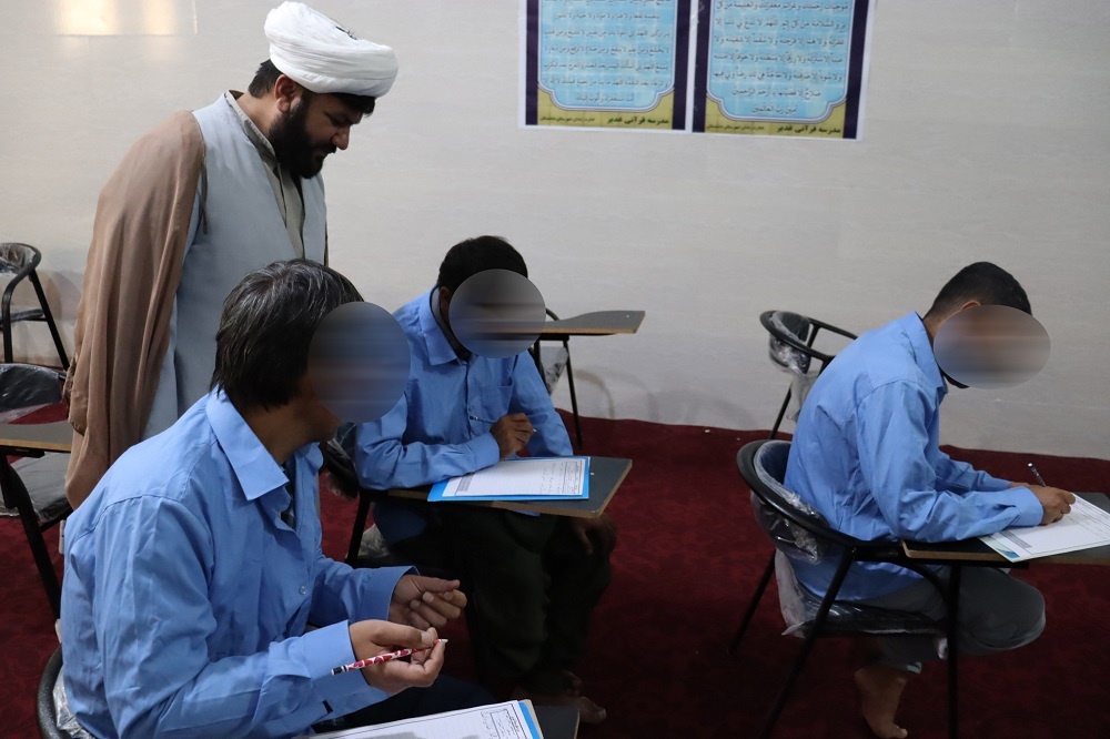 برگزاری آزمون دوره نهضت سوادآموزی زندانیان زندان دشتستان