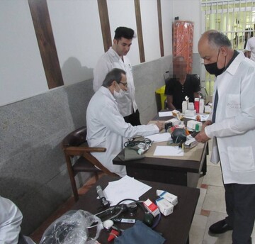 ویزیت و معاینه رایگان مددجویان زندان ضیابر با حضور پزشکان جهادی