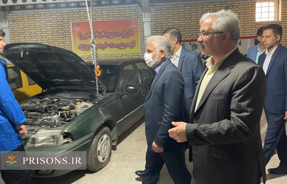 رئیس سازمان زندان‌ها از زندان مرکزی کرمان بازدید کرد/ افتتاح چندین پروژه عمرانی و اشتغال‌زایی برای مددجویان