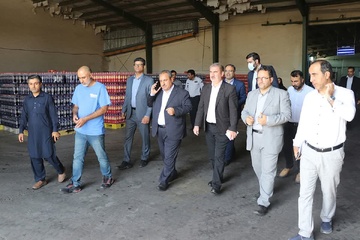 مدیرکل زندان‌های سیستان‌وبلوچستان از کارخانه شرکت ایران کولا شهرستان ایرانشهر بازدید کرد