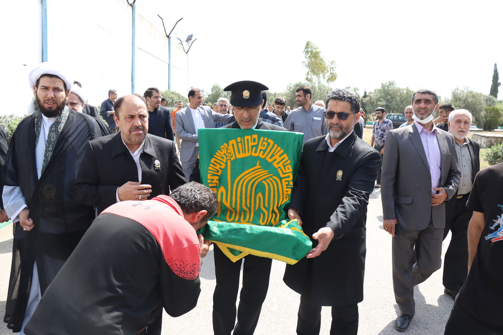 طعم شیرین آزادی در سایه پرچم امام رئوف(ع)/۲۲ زندانی در طرح «زیر سایه خورشید» به آغوش خانواده بازگشتند