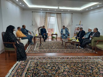 دیدار مدیرکل زندان‌های استان مازندران با خانواده شهداء
