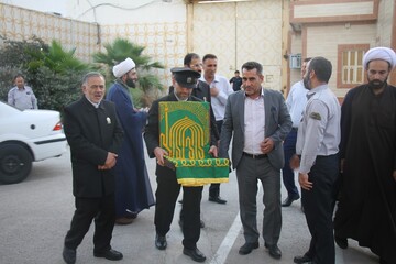 حضور خدام حرم رضوی در بین زندانیان زندان مرکزی بوشهر