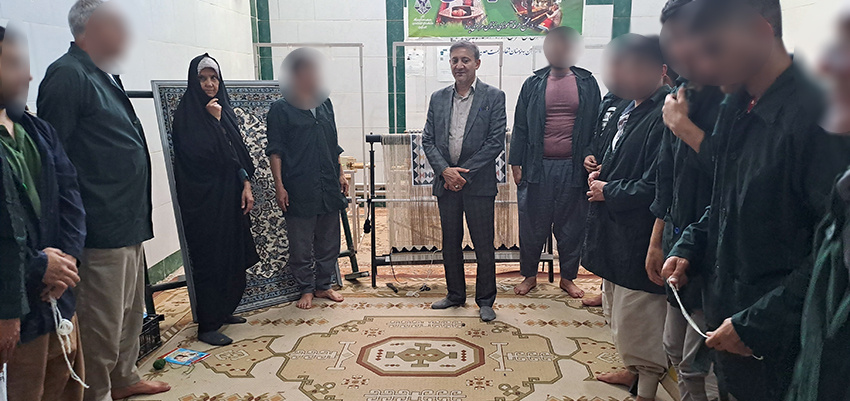 افتتاح کارگاه گلیم‌بافی زندان مرکزی یزد با حضور مدیرکل فنی و عمرانی سازمان زندان‌ها