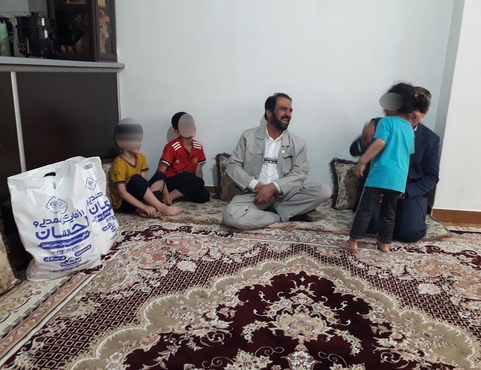سرکشی ودیدار مدیرکل زندان های استان بوشهر از خانواده های زندانیان نیازمند