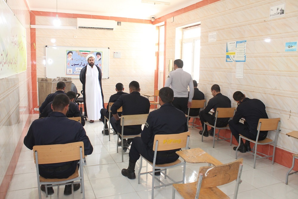 برگزاری دوره معرفت نماز مهدوی و مسابقه کتبی نماز ویژه پرسنل وظیفه در زندان دشتی