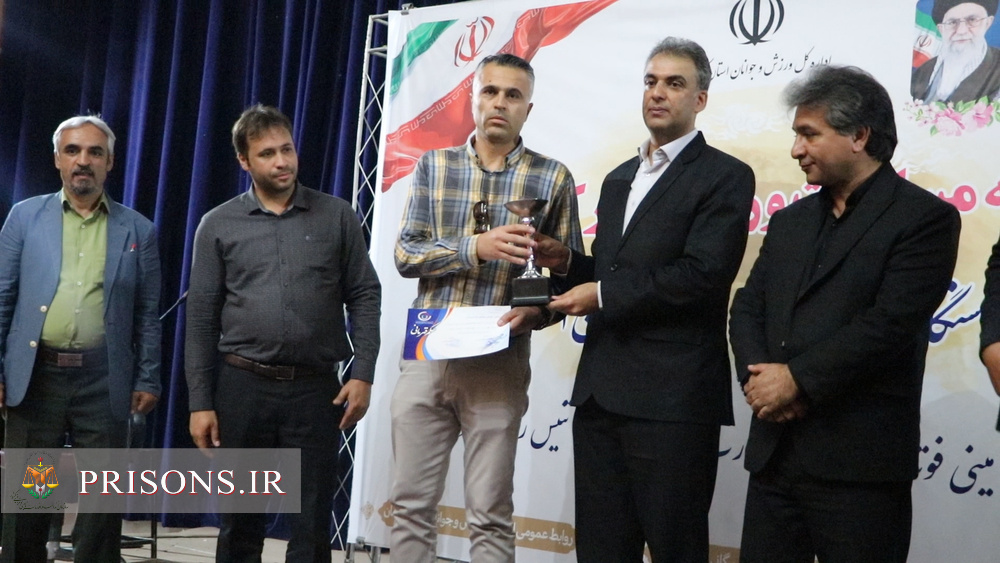 تجلیل از برترین‌های مسابقات ورزشی کارکنان دولت در کرمان
