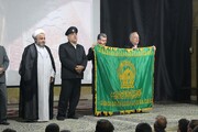 استقبال مشتاقان امام رئوف از پرچم حرم رضوی در زندان مرکزی کرمانشاه