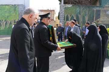 پرچم حرم رضوی در زندان مرکزی کرمانشاه