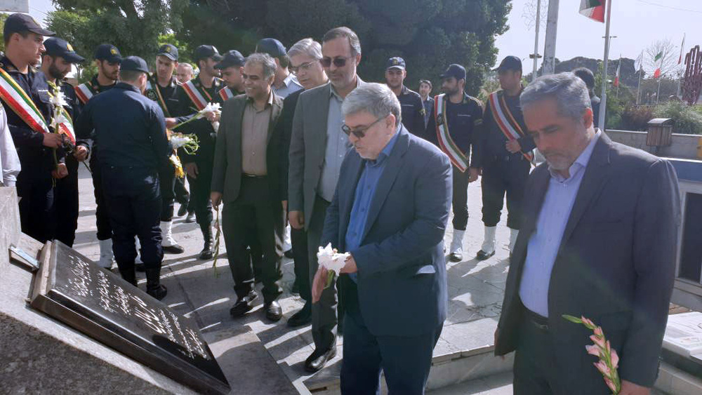 مراسم غبارروبی گلزار شهدای قزوین در دهه کرامت