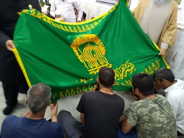 شمیم خوش حرم رضوی باحاملان پرچم سبز گنبد در زندان مرکزی