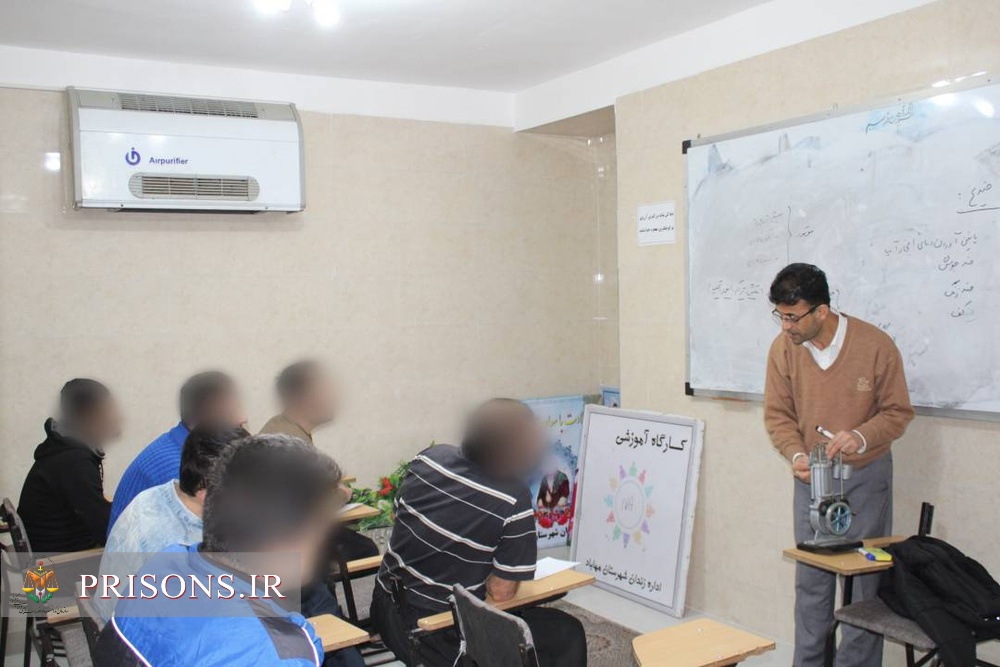 ۸ دوره حرفه‌آموزی در زندان مهاباد برگزار شد