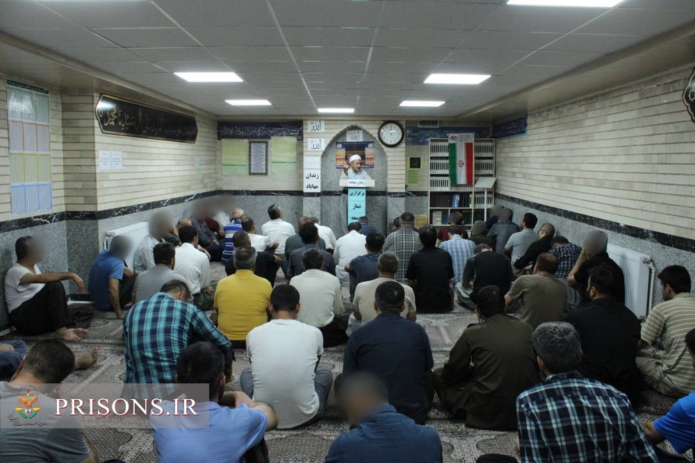 استقبال مددجویان از برگزاری آئین عبادی سیاسی نماز جمعه در زندان مهاباد 