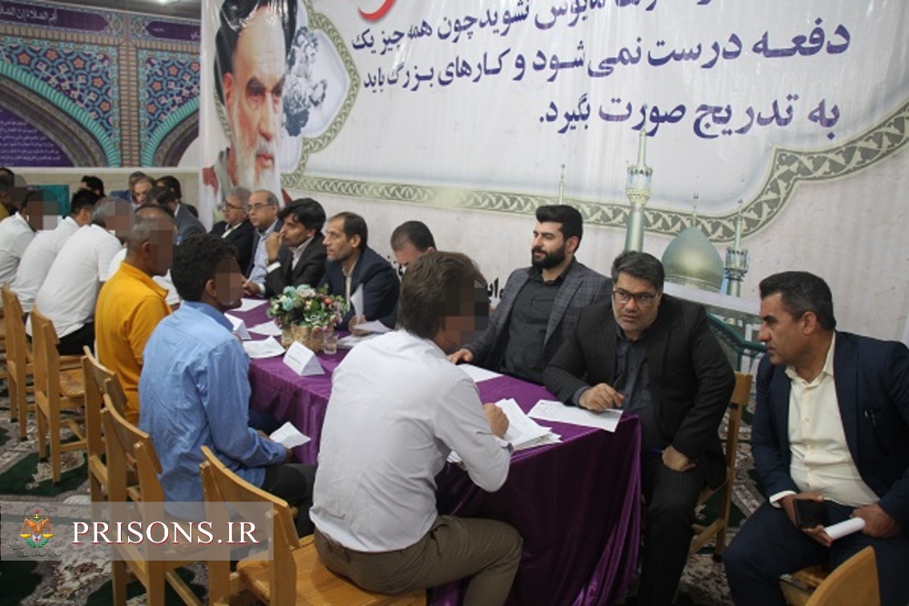 ملاقات چهره به چهره قضات دادگستری بوشهر با زندانیان زندان مرکزی استان