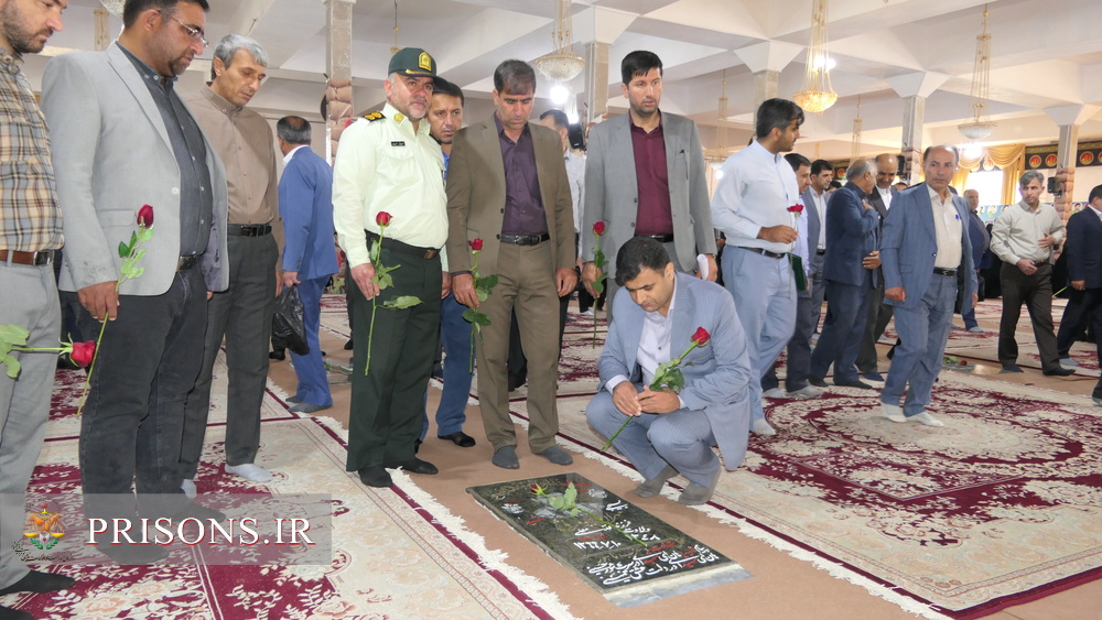 عطر افشانی و غبار روبی گلزار مطهر شهداء در یاسوج