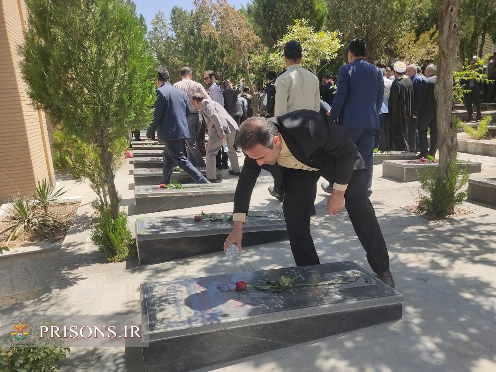 کارکنان دستگاه قضایی استان کردستان با آرمان‌های شهدا تجدید میثاق کردند