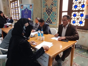 برگزاری میز خدمت توسط مدیرکل زندان‌های استان آذربایجان شرقی 