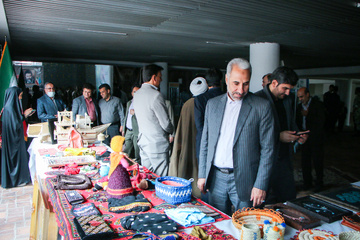فروش دسترنج زندانیان در نمایشگاه صنایع‌دستی زندان‌های استان کرمان