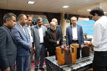 استقبال عموم مردم  و مسولین از نمایشگاه تولیدات و صنایع دستی زندانیان استان بوشهردر مصلی نماز جمعه