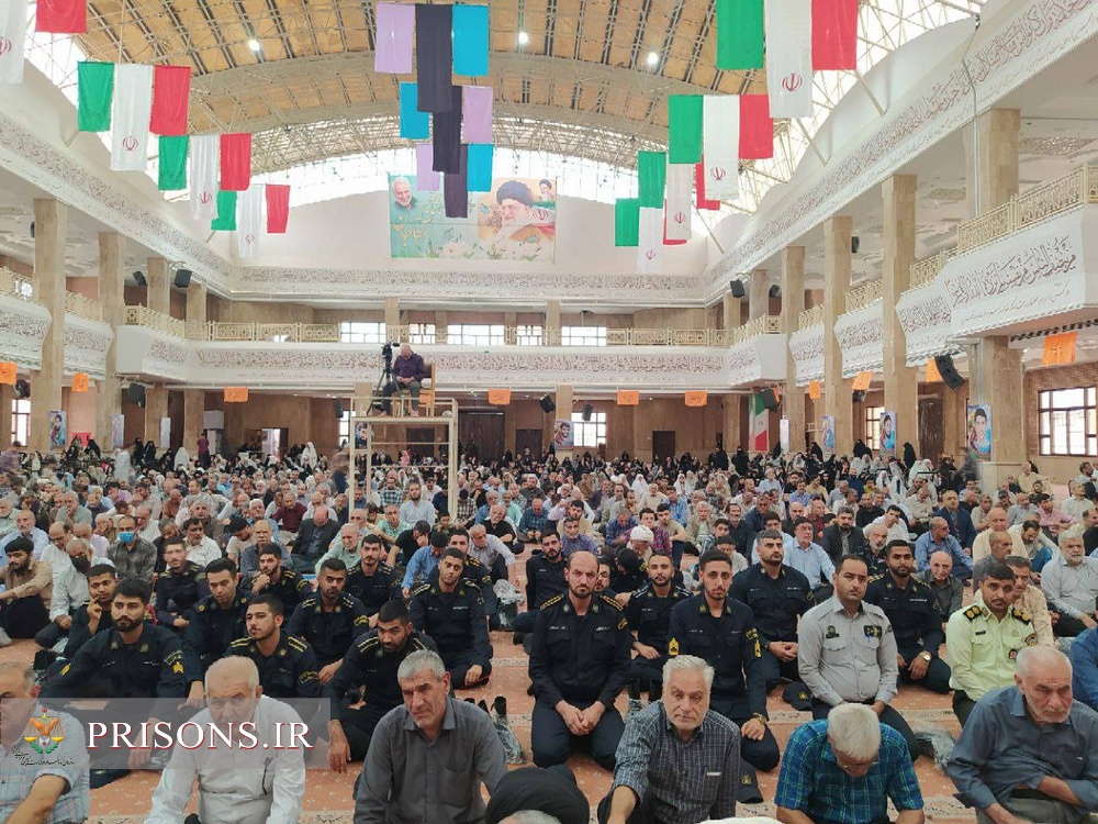 حضور مسئولین و سربازان یگان حفاطت زندان‌های گلستان در نمازجمعه به مناسبت هفته قوه قضائیه