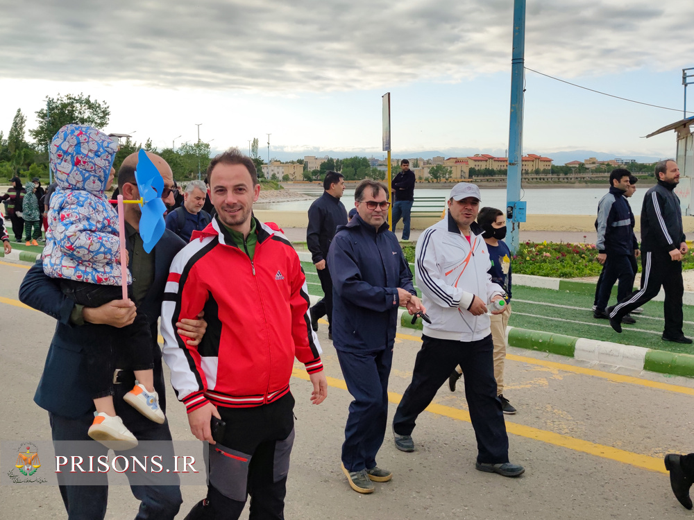 همایش پیاده‌روی خانوادگی کارکنان زندان‌های اردبیل برگزار شد