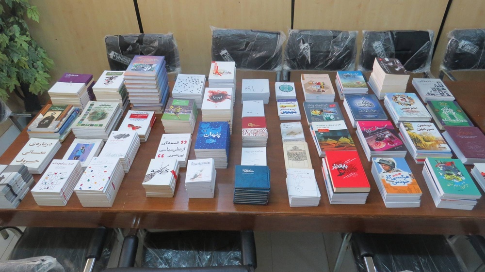  بیش از 1000 جلد کتاب به زندان مرکزی رشت اهدا شد 