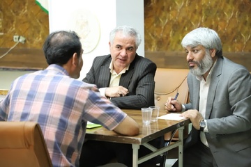 میز خدمت مسئولان ارشد قضایی در زندان مرکزی مشهد
