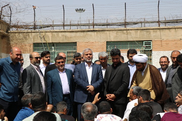 بازدید رئیس‌کل دادگستری استان تهران با هیئت 70 نفره قضایی از ندامتگاه قزلحصار