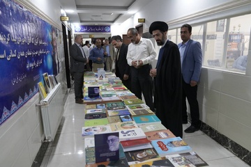 برپایی نمایشگاه کتاب در زندان مرکزی سنندج به مناسبت هفته قوه قضائیه