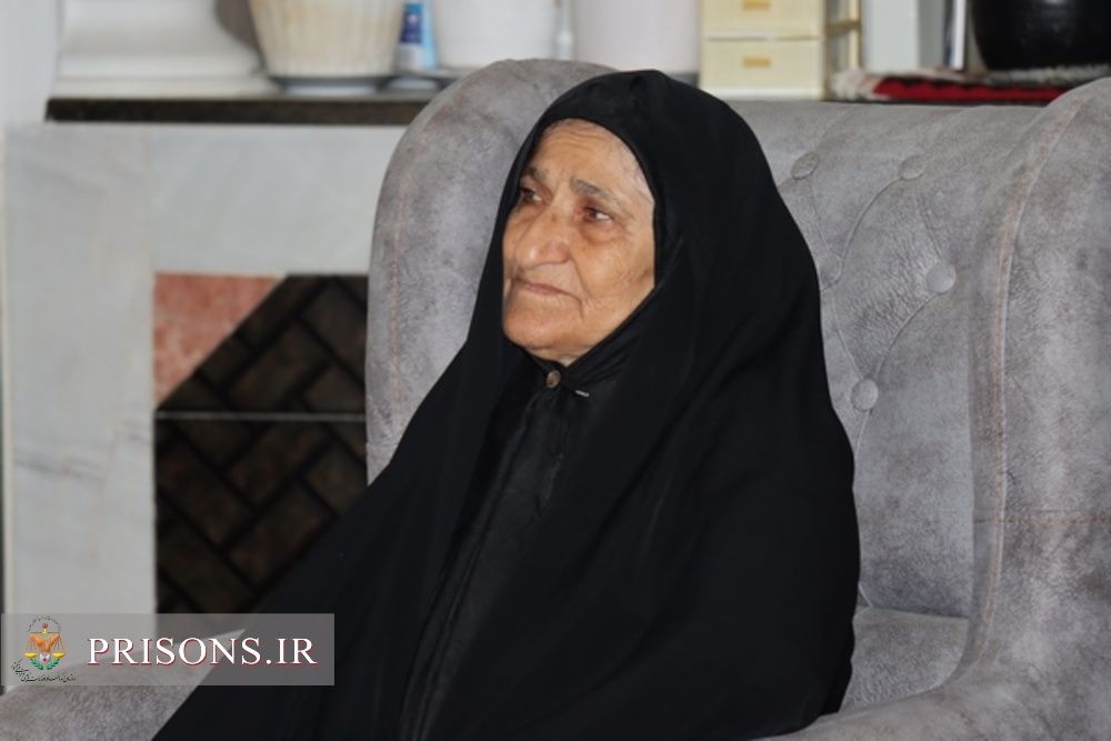 دیدار مدیرکل زندان‌های استان مازندران با خانواده شهید معافی
