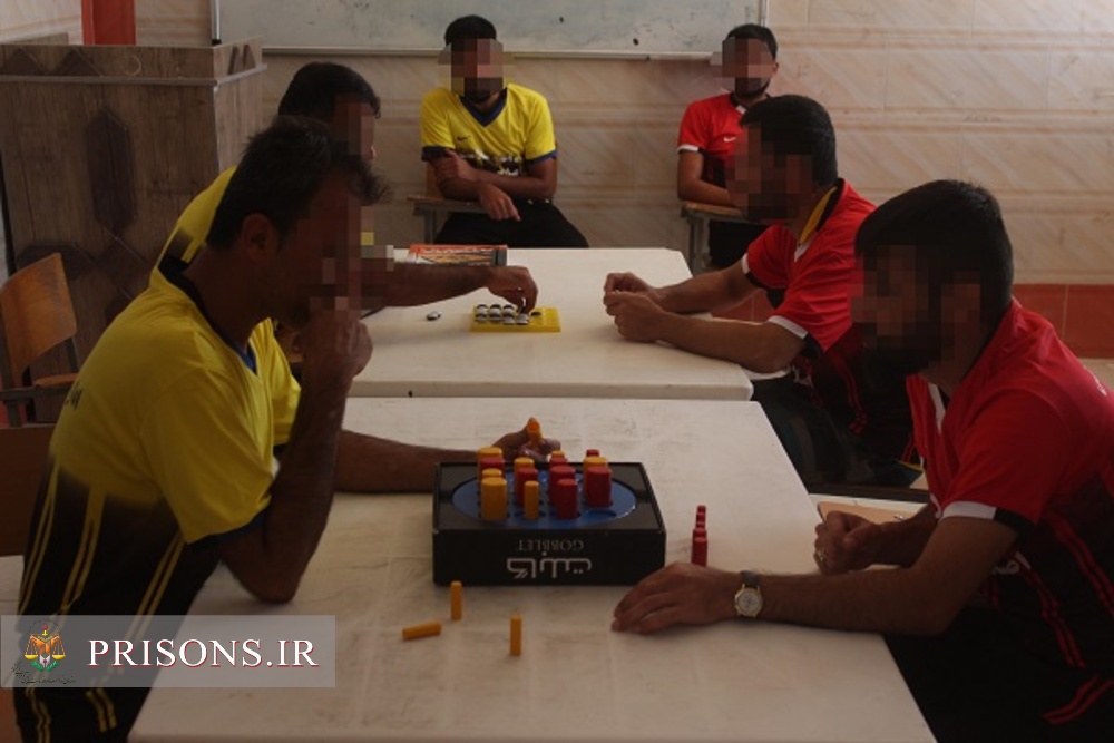برگزاری مسابقات بازی های فکری مددجویان زندان دشتی 