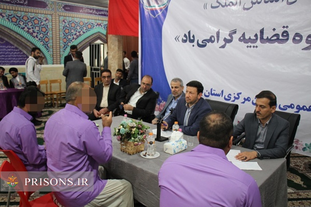 اعطای مرخصی وارفاقات قانونی به ۲۰۰نفر از زندانیان زندانهای بوشهر باحضور رئیس کل داگستری استان