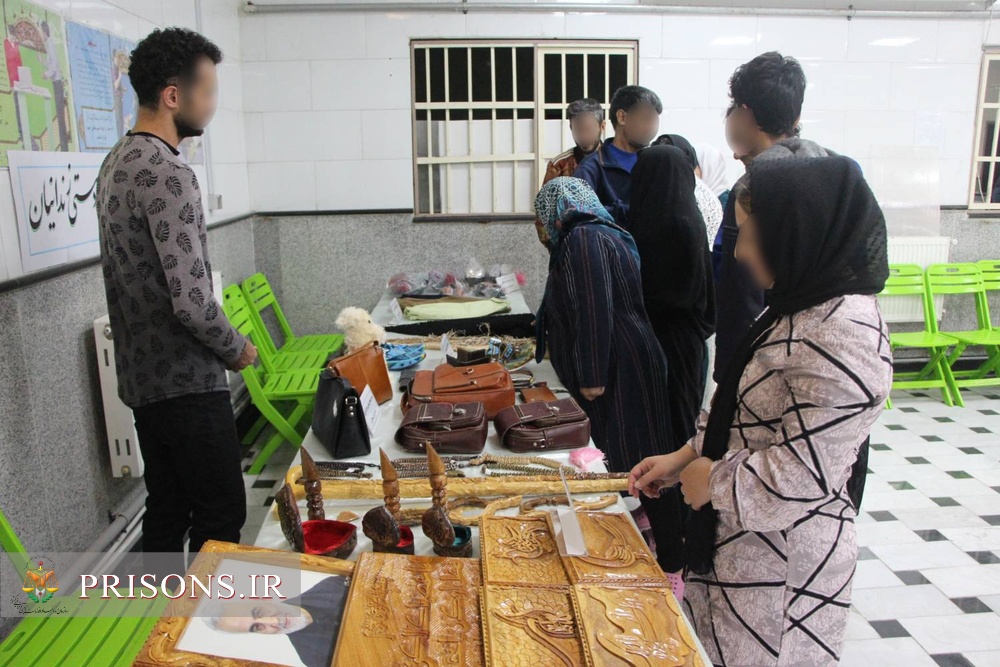 نمایشگاه صنایع‌دستی مددجویان زندان اردبیل برپا شد 