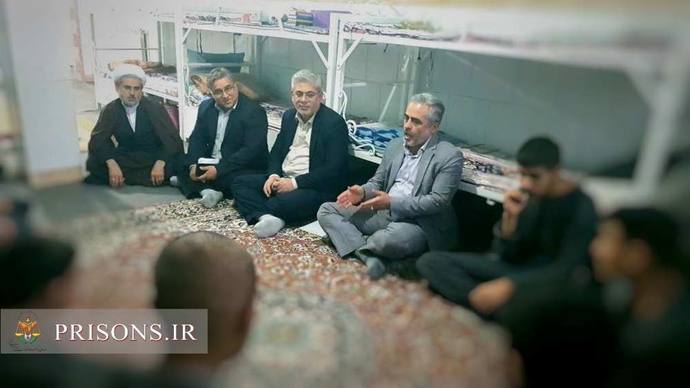 نشست صمیمانه مدیرکل زندان‌های قزوین با مددجویان کانون اصلاح و تربیت در شب عید قربان