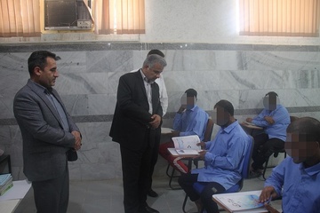 بازدید فرماندار بوشهر از کلاس دوره های مختلف نهضت سوادآموزی زندان مرکزی