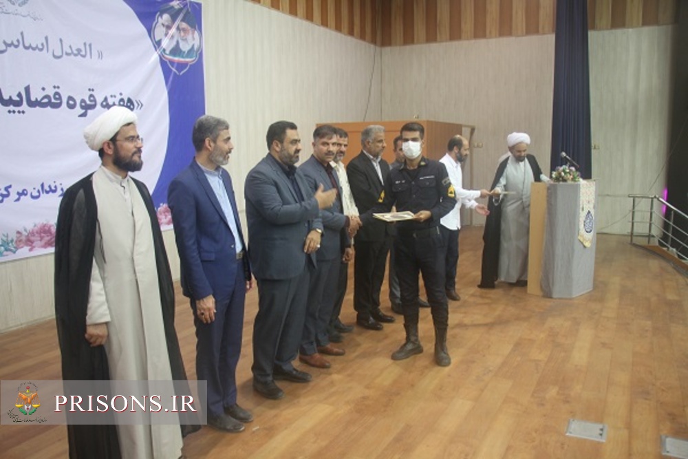 برگزاری آیین تجلیل از برگزیدگان مسابقه بزرگ تفسیر سوره مبارکه یس در زندان مرکزی بوشهر
