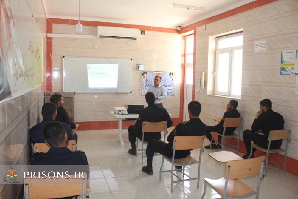 برگزاری کلاس فنی‌وحرفه‌ای با عنوان آموزش جوشکاری جهت سربازان در زندان دشتی 