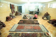 هنر تکه‌دوزی فرش راهی برای کسب درآمد زندانیان اردوگاه کاردرمانی همدان